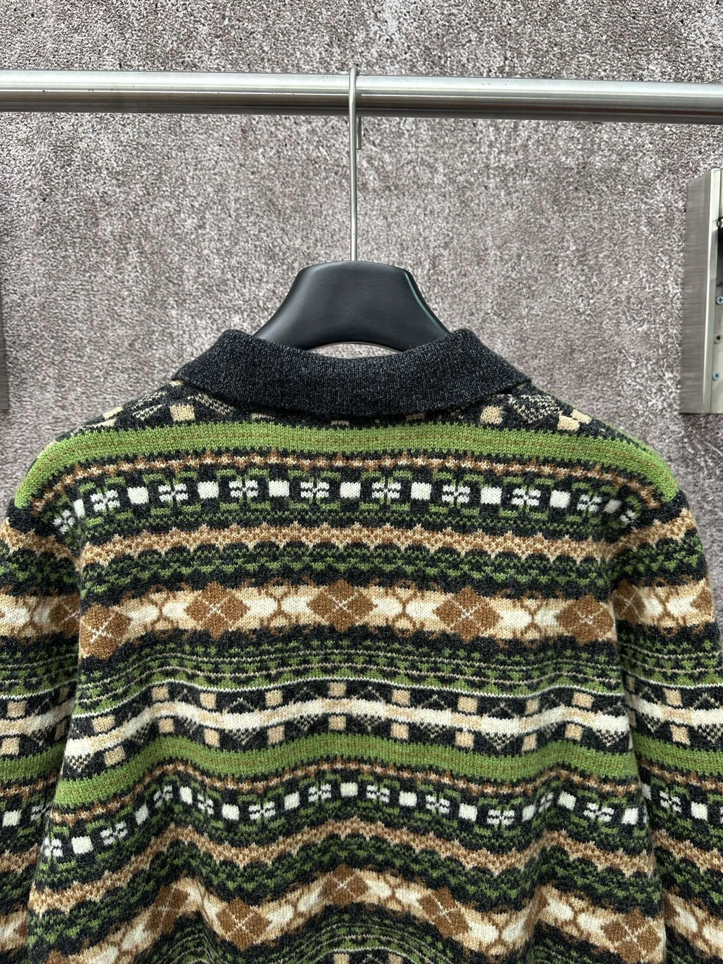 &wg.luxury-- 8o5w5 wool item: E-F431J1705